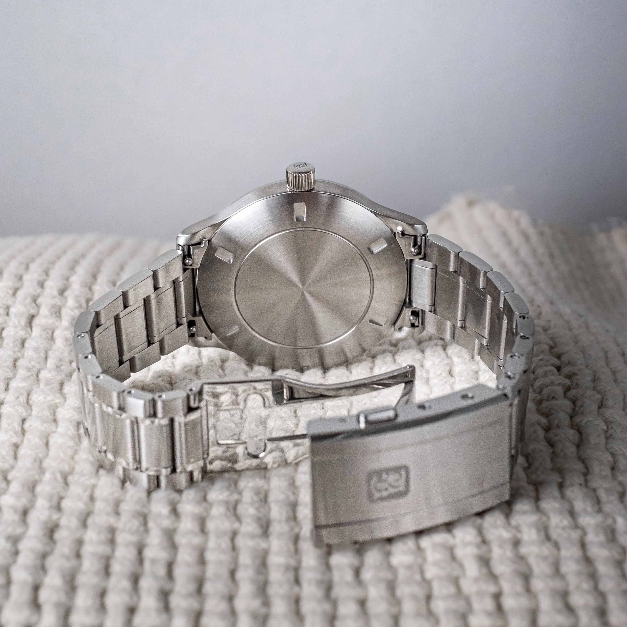 Redcliff 39.5 Date Pewter Grey - Image 11